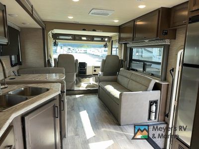 2021 Thor Motor Coach Freedom Traveler — photo 7 view