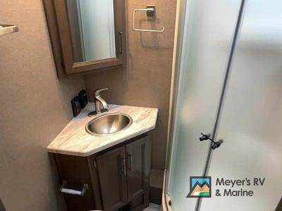 2021 Thor Motor Coach Freedom Traveler — photo 19 view