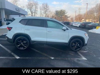 2025 Volkswagen Taos SEL - Photo 9