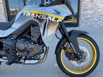 2025 Honda Transalp - Photo 9