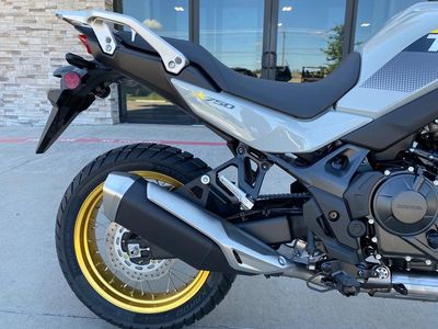 2025 Honda Transalp - Photo 11
