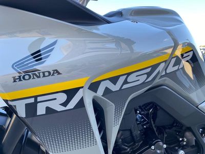 2025 Honda Transalp - Photo 13