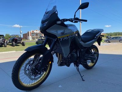 2025 Honda Transalp - Photo 2