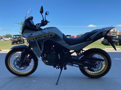 2025 Honda Transalp - Photo 6