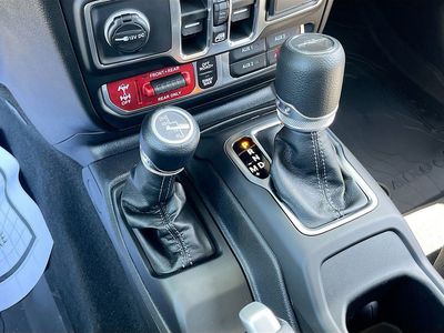 2026 Jeep Gladiator - Photo 16
