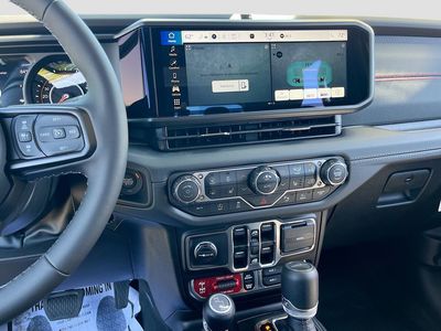 2026 Jeep Gladiator - Photo 14