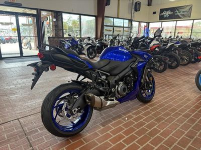 2025 Suzuki GSX-S1000GT+ - Photo 5