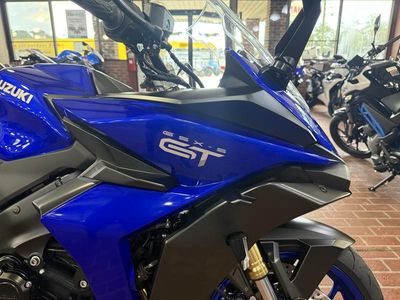 2025 Suzuki GSX-S1000GT+ - Photo 10