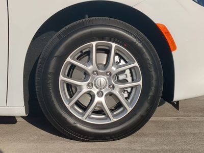 2026 Chrysler Voyager - Photo 11