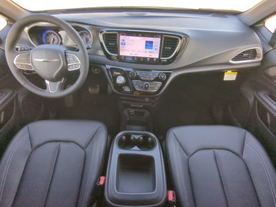 2026 Chrysler Voyager - Photo 18
