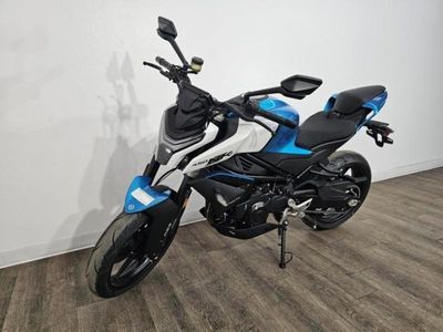 2025 CFMOTO 450NK - Photo 2
