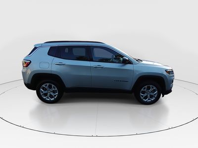 2024 Jeep Compass — photo 8 view