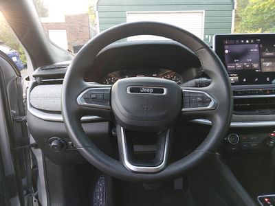 2024 Jeep Compass — photo 12 view