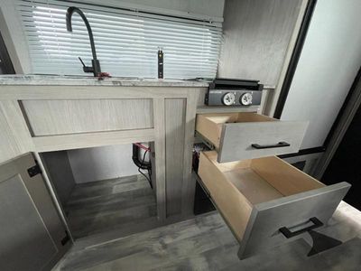 2022 Dutchmen RV Kodiak Cub — photo 17 view