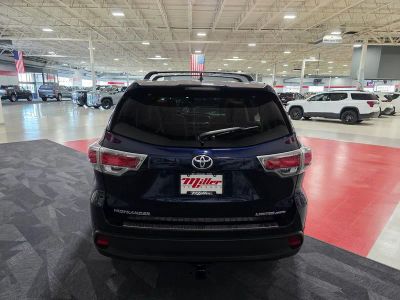 2015 Toyota Highlander — interior view