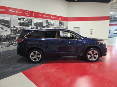 2015 Toyota Highlander — side profile view