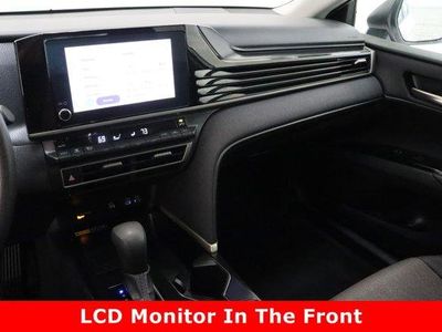 2025 Toyota Camry FWD - Photo 15