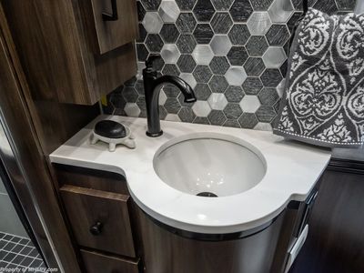 2027 Foretravel Realm Limited FL605 - Photo 36