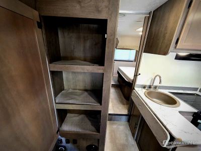 2020 Coachmen Freelander — photo 13 view