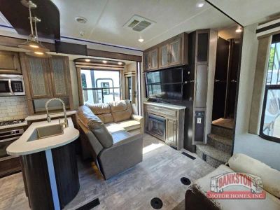 2019 Cyclone 3600 — photo 36 view
