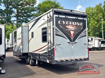2019 Cyclone 3600 — interior view