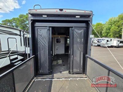 2019 Cyclone 3600 — photo 22 view