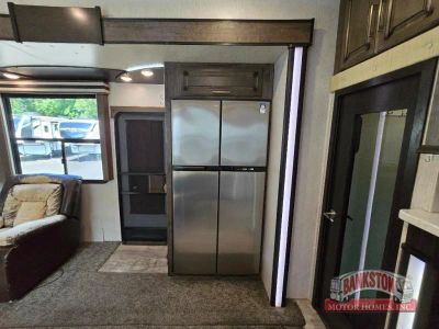 2019 Cyclone 3600 — photo 11 view