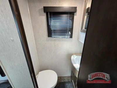 2019 Cyclone 3600 — photo 16 view
