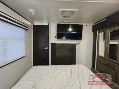 2019 Cyclone 3600 — photo 34 view