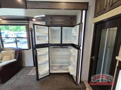 2019 Cyclone 3600 — photo 12 view