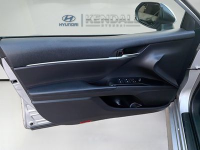 2020 Toyota Camry - Photo 17