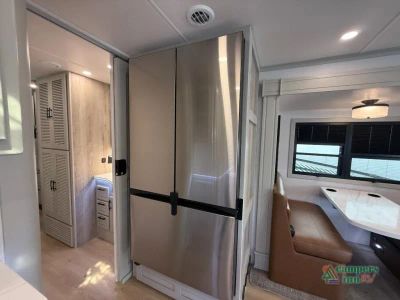 2026 Dynamax DynaQuest XL — photo 21 view