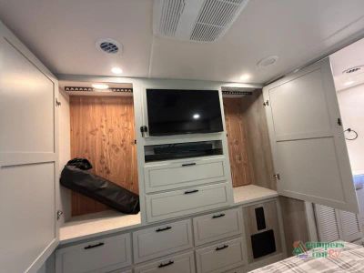 2026 Dynamax DynaQuest XL — photo 30 view