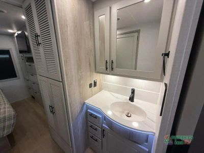 2026 Dynamax DynaQuest XL — photo 23 view