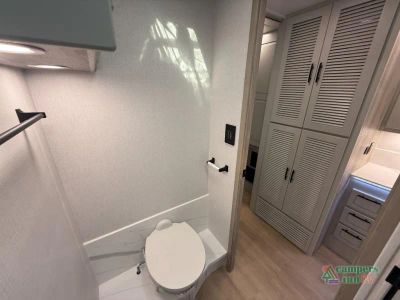 2026 Dynamax DynaQuest XL — photo 27 view