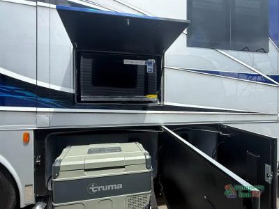 2026 Dynamax DynaQuest XL — photo 11 view