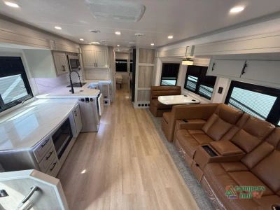2026 Dynamax DynaQuest XL — photo 15 view