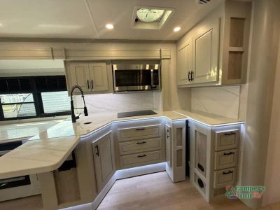 2026 Dynamax DynaQuest XL — photo 18 view