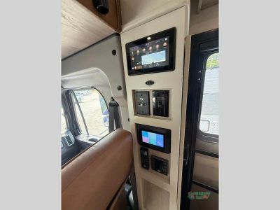 2026 Dynamax DynaQuest XL — photo 14 view