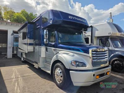 2026 Dynamax DynaQuest XL in Full-body paint — front three-quarter view