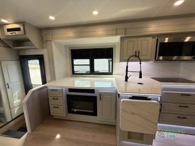 2026 Dynamax DynaQuest XL — photo 19 view