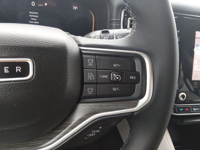 2023 Jeep Wagoneer L - Photo 12