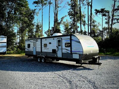 2019 Coachmen Catalina Trail Blazer — front three-quarter view