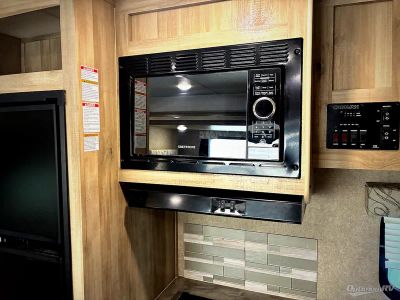 2019 Coachmen Catalina Trail Blazer — photo 8 view