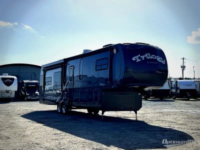 2013 Dynamax Corp Trilogy — front three-quarter view