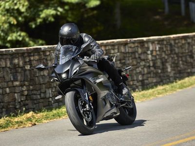 2025 Yamaha YZF-R7 - Photo 5