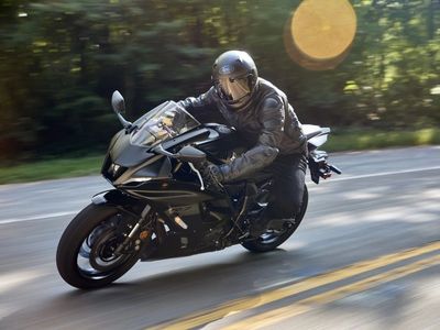2025 Yamaha YZF-R7 - Photo 4