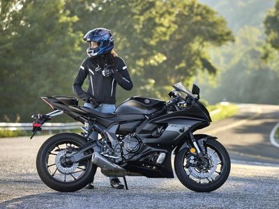 2025 Yamaha YZF-R7 - Photo 10