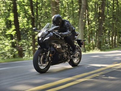 2025 Yamaha YZF-R7 - Photo 3