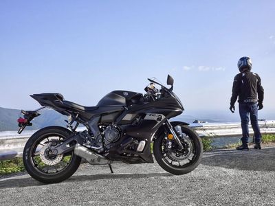 2025 Yamaha YZF-R7 - Photo 9